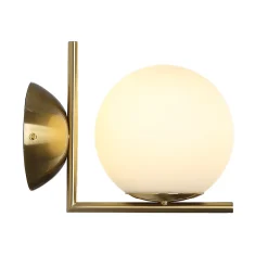 Alpinaluz Applique Murale ESFERA avec Globe en Verre Opale E27 G45 Diffuseur en Verre Soufflé et Structure en Acier Doré.