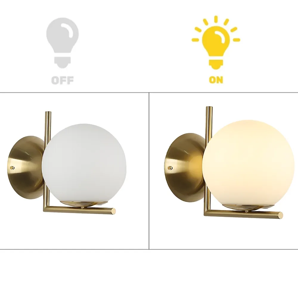 Alpinaluz Applique Murale ESFERA avec Globe en Verre Opale E27 G45 Diffuseur en Verre Soufflé et Structure en Acier Doré.