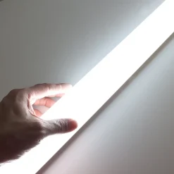 Alpinaluz Plafonnier<Luminaria linéaire LED 18W 60cm 6000K Blanc froid design compact écran blanc et ouverture de lumière à 180